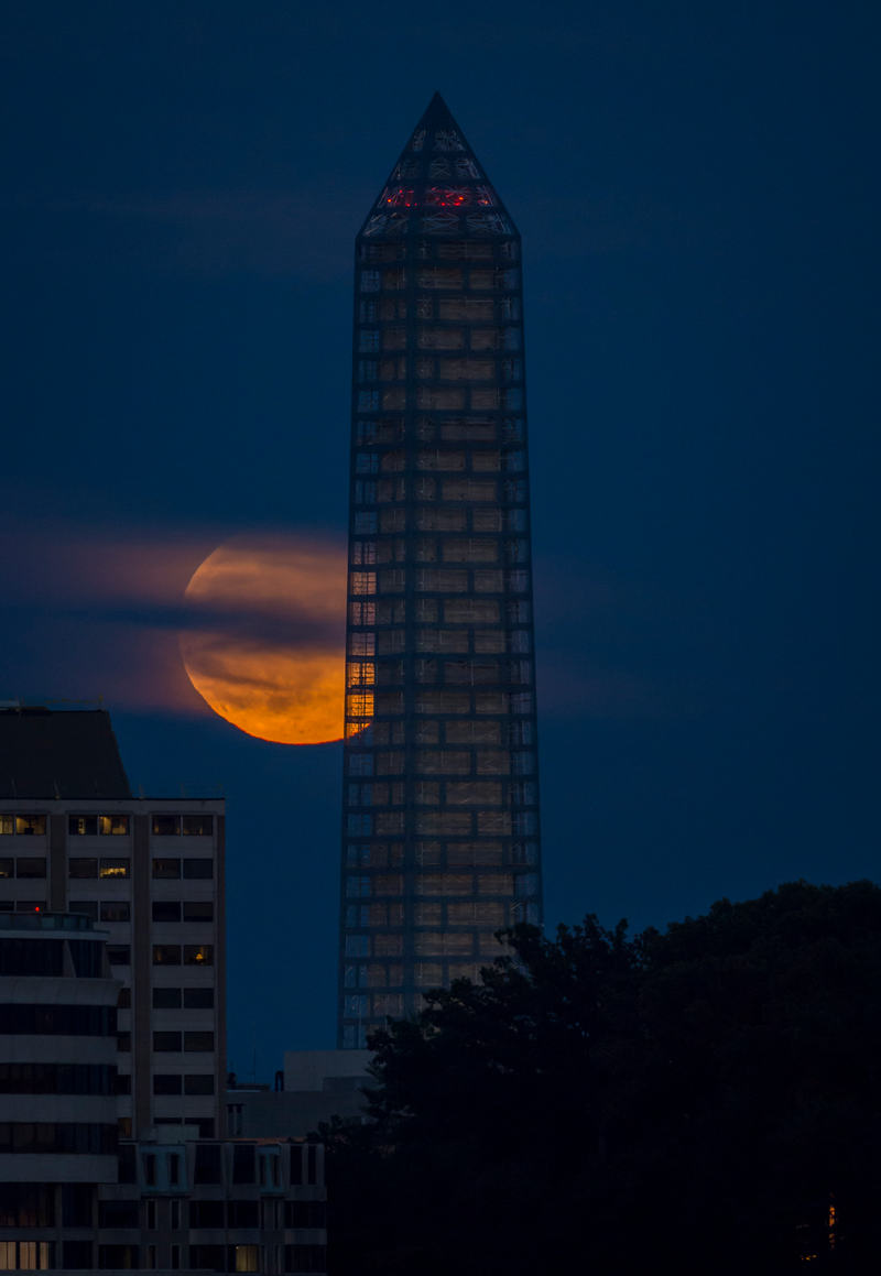 Illustration for article titled Las fotos más espectaculares de la superluna de ayer